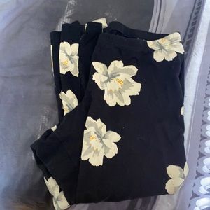 2/20$ | Old Navy | Floral Leggings 🌸
